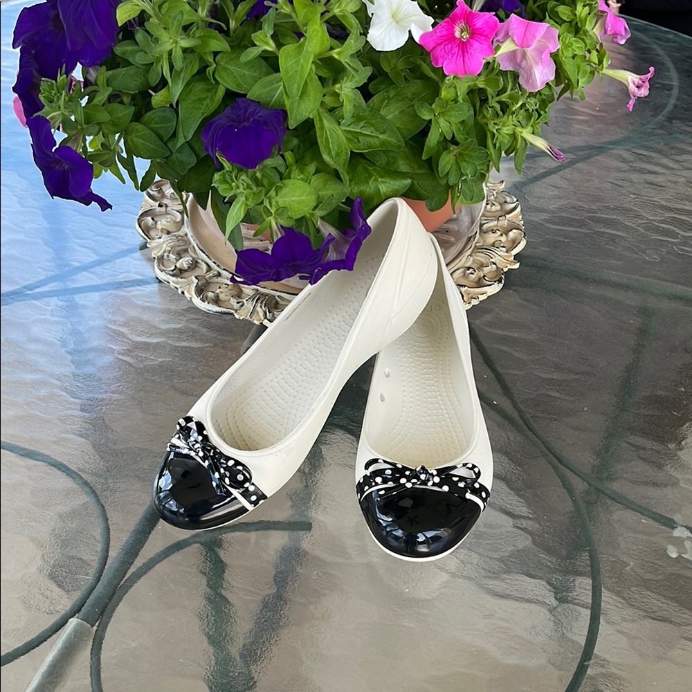 Elegant Black and White Women's Flats